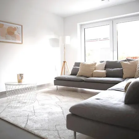 Beautiful 4br House With Jacuzzi Holiday home *