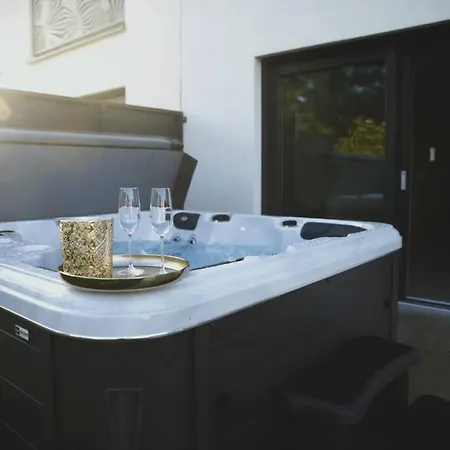Beautiful 4br House With Jacuzzi Holiday home