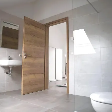 Beautiful 4br House With Jacuzzi *